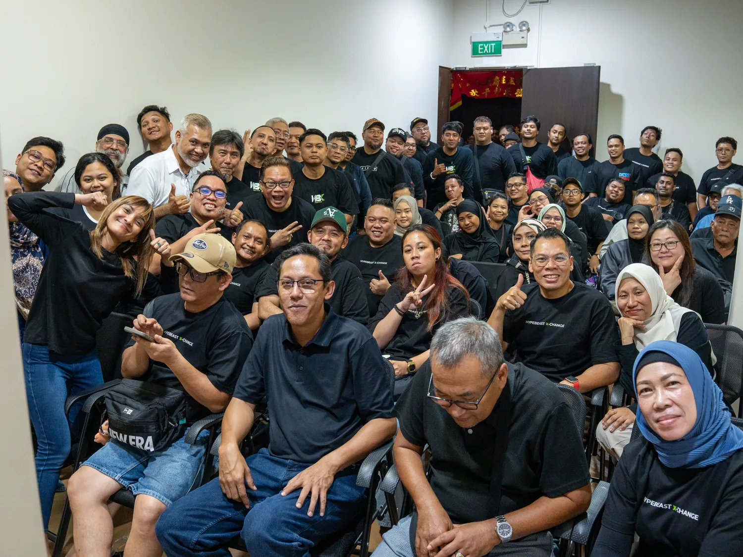 The full room of HBX members together at the end of a Chill and Tune session