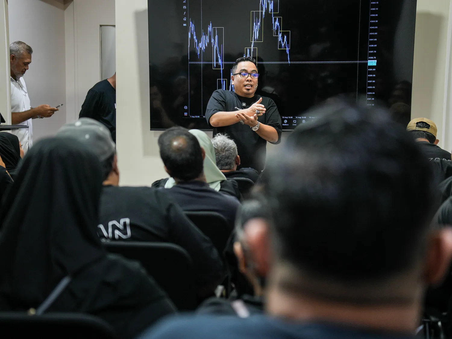 Another HBX member explaining a chart to the seated room